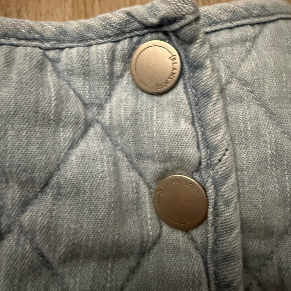 Blank NYC Quilted Denim Mini Skirt Medium Light Wash Wrap Style - Picture 5 of 6